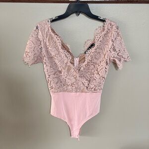 Karen Millen women’s lace stretch bodysuit scallop eyelash lace blush pink 4